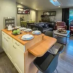 Awesome In With Kitchen Сasa de vacaciones