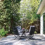 Awesome In With Kitchen Holiday home *