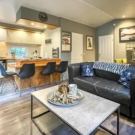 Awesome In With Kitchen * אמסט