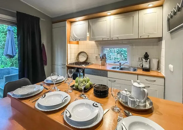 Awesome In With Kitchen בית נופש