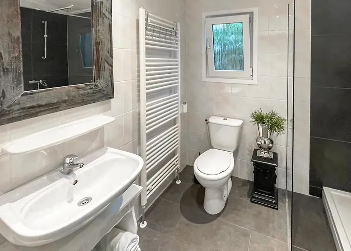 Semesterbostad Awesome In With Kitchen Emst